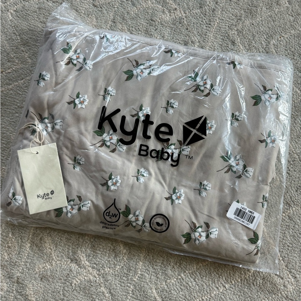 NIB Kyte Baby blanket - Magnolia